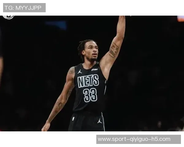 克拉克斯顿虽砍下16分12板8助却难阻球队失利无力回天的悲壮表现